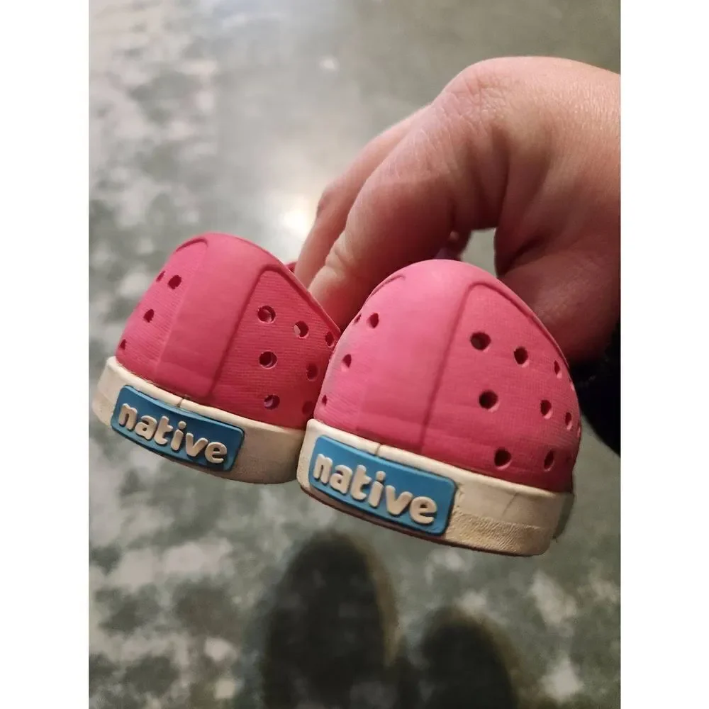 Native  childrend Jefferson Hollywood Pink/ Shell White sz C8